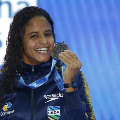Etiene Medeiros mostrou que talento, experiência e paixão pela natação continuam fazendo história